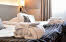 Foto: Wayne Photography
Albinsrogatan 53, 214 67 Malmö
0701-902409
alex@wayne.nu Bathrobe on bed